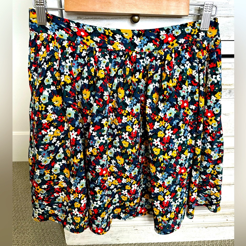 NWOT multicolor floral skirt size 38 (6 US) French brand Monoprix